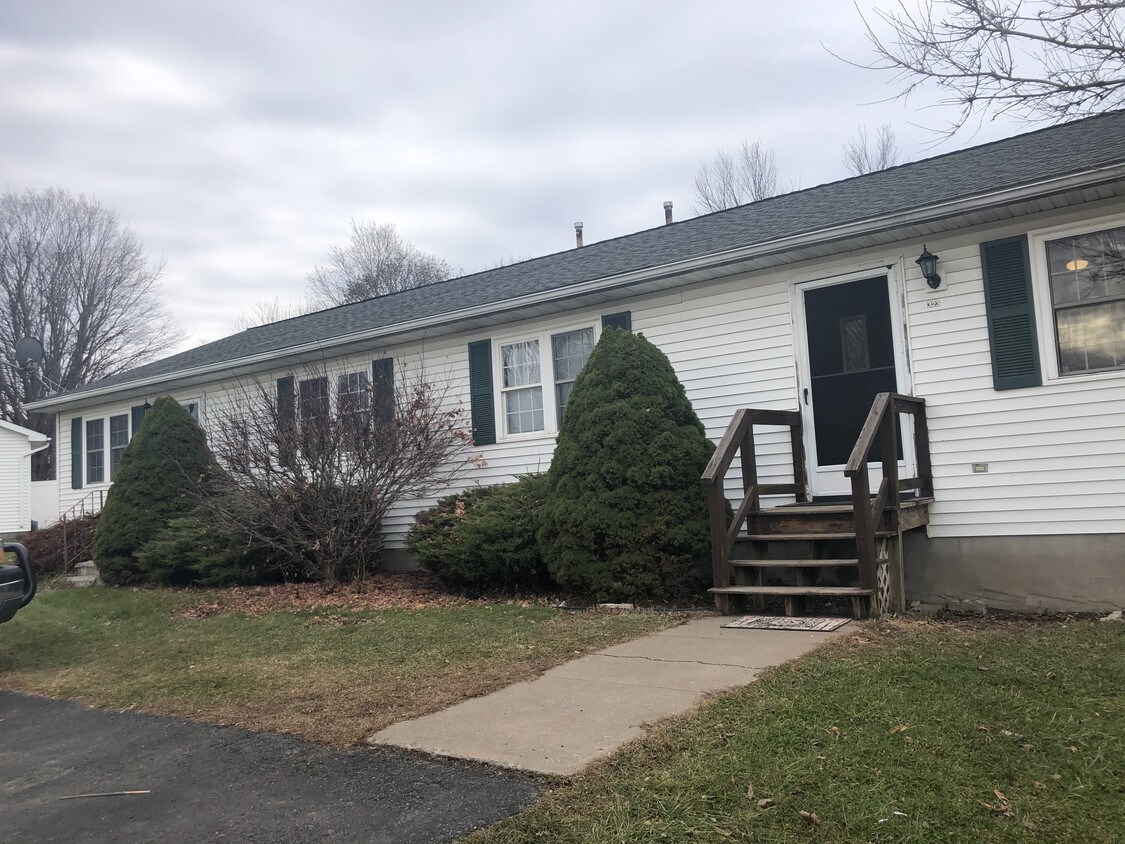 Primary Photo - 323 Harden St