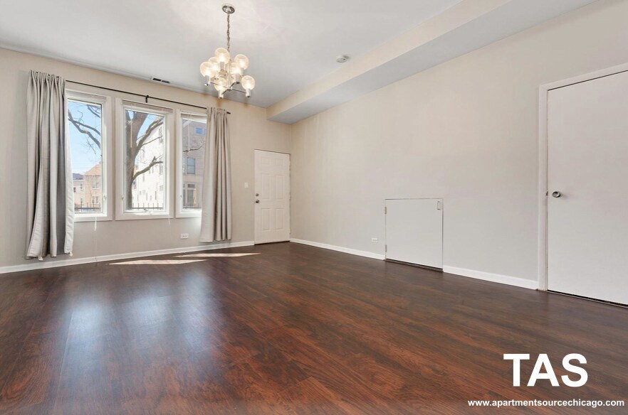 Foto principal - 2449 N Marshfield Ave