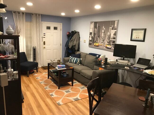 Livingroom - 54 Boston St