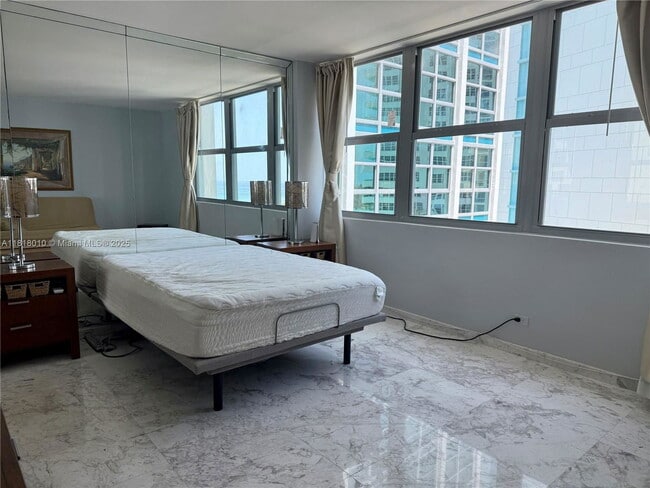 Building Photo - 5055 Collins Ave