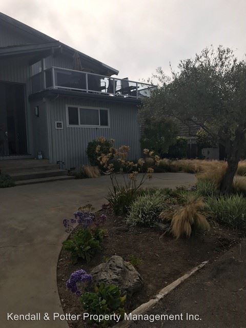 Building Photo - 653 Bayview Dr