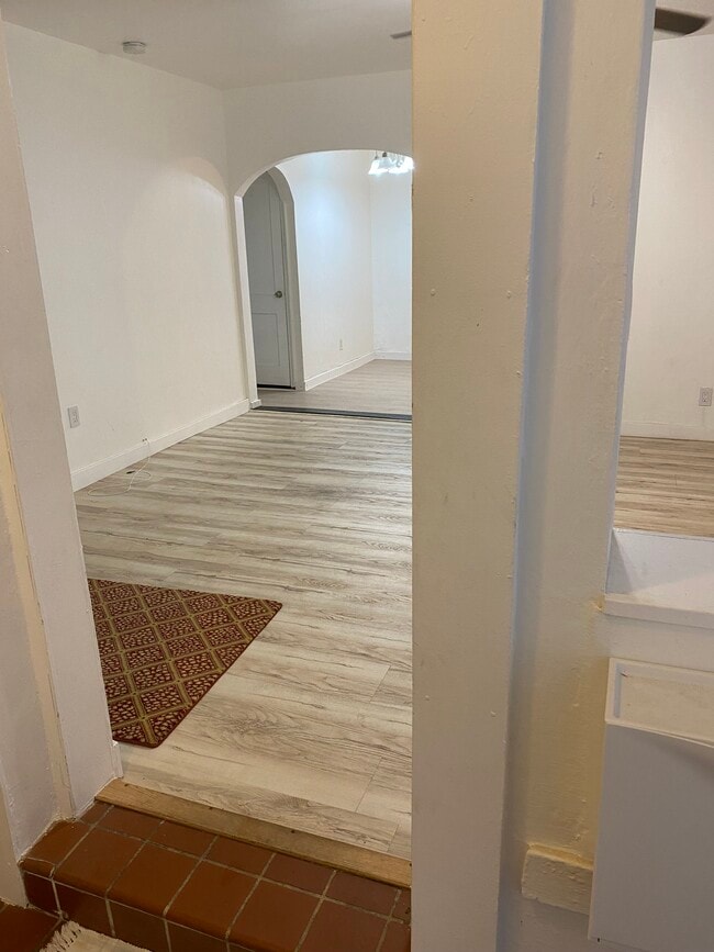 Foto del edificio - 1588 NE 110th St