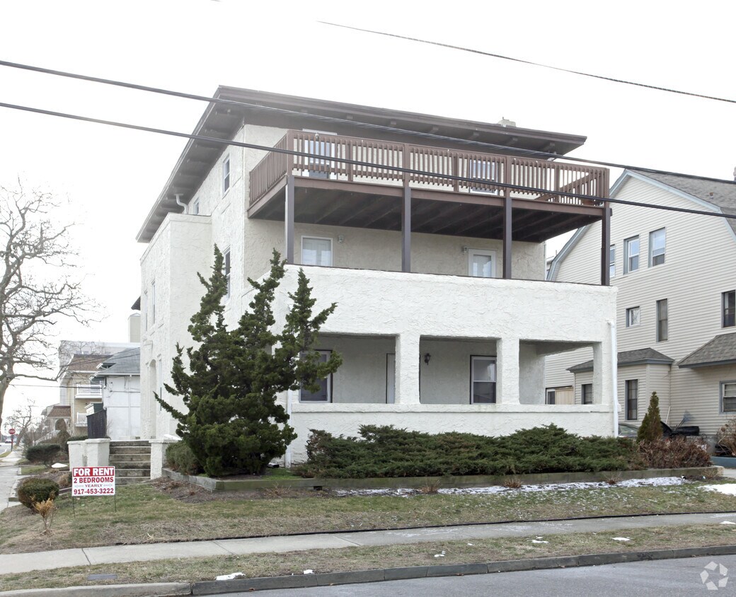 Building Photo - 711 Beach Ave