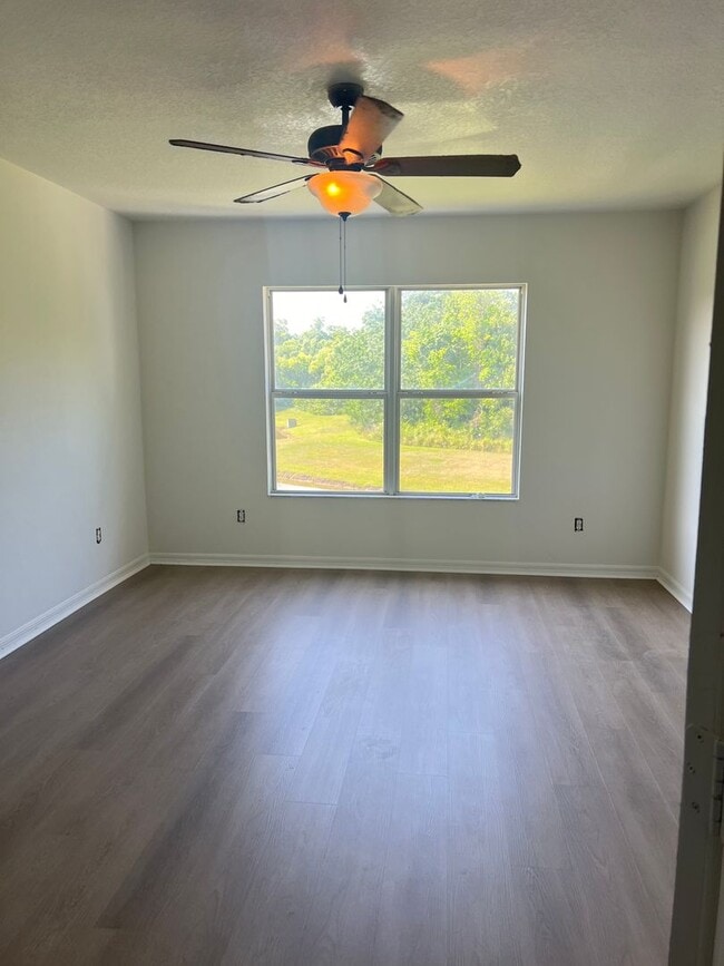 Building Photo - 3 Bedroom Townhome for Rent