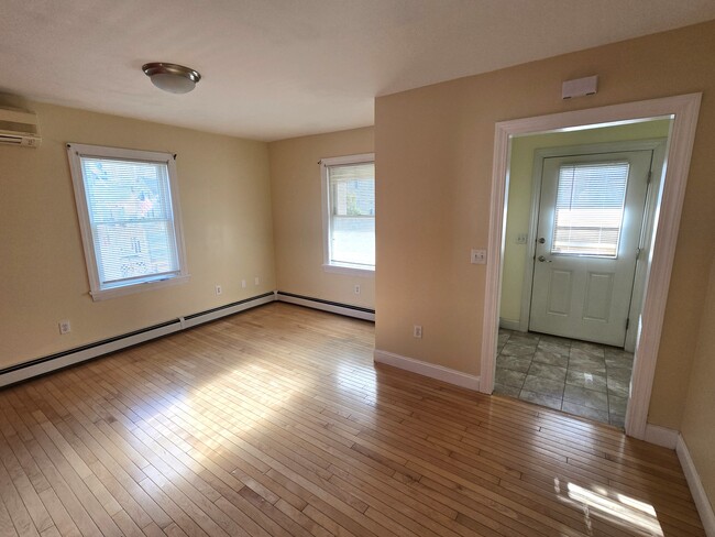 Building Photo - 41 Pine St