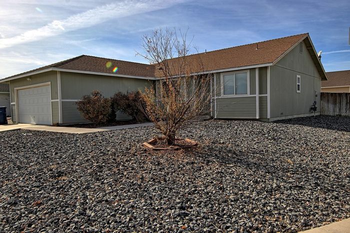 Foto principal - Home located in Donner Trails Subdivision