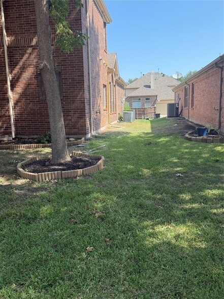 Foto del edificio - 11490 La Grange Dr