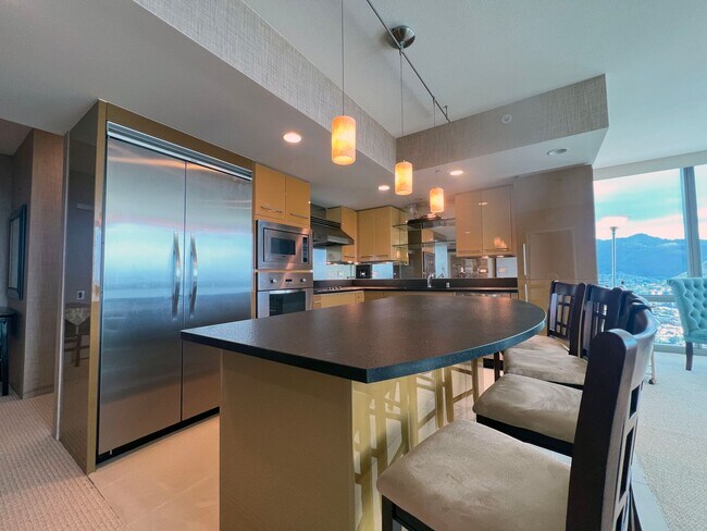 Foto del edificio - Luxurious Penthouse Living in Downtown Honolulu!