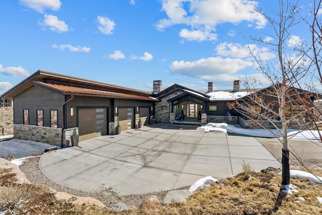 Building Photo - 3450 Ridgeway Dr