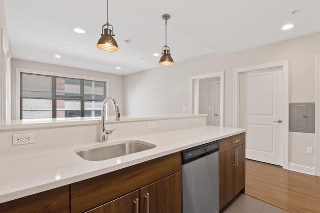 Building Photo - 100 Marshall St