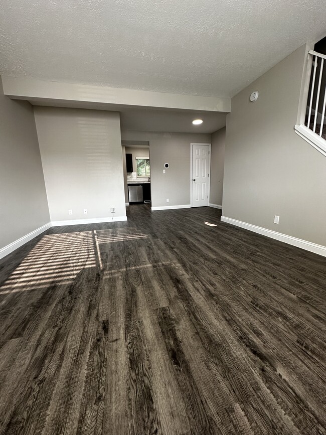 Building Photo - Parkview Townhomes