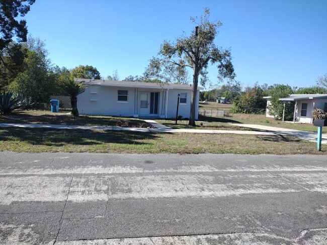 Building Photo - Adorable UPDATED 1 bedroom 1 Bath home wit...