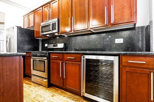 Building Photo - 4627 S Langley Ave