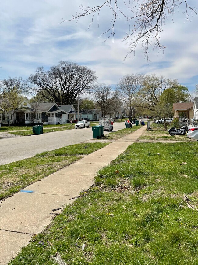 Foto del edificio - 1764 E Johns Ave