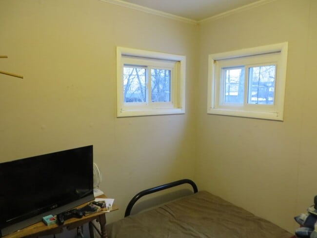 Building Photo - 1307 E Mifflin St