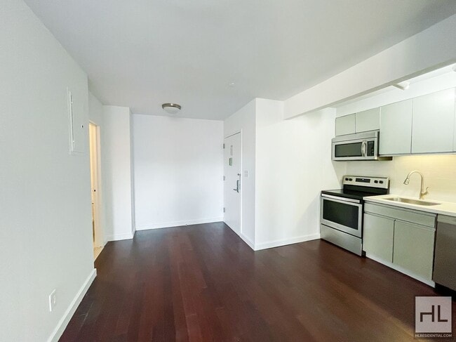 Building Photo - STANHOPE STREET / Spacious Bushwick 1-Bed (Flex 2) / No Fee