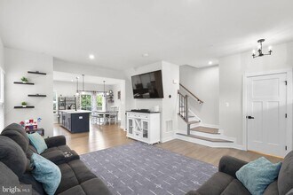 Building Photo - 1713 Aurora Way