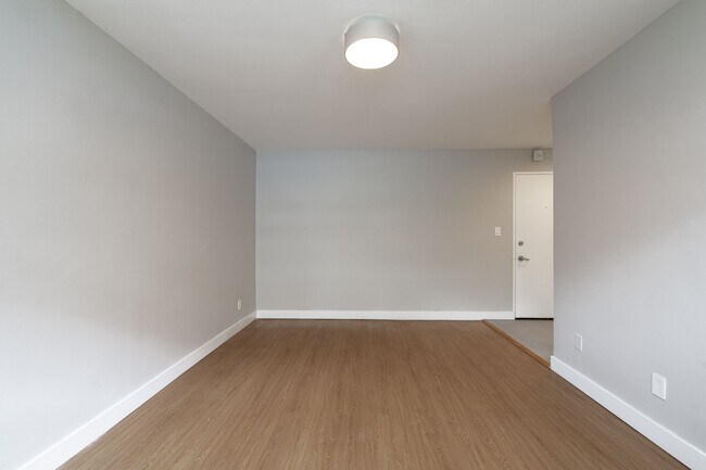 Building Photo - 12 Bater Ave