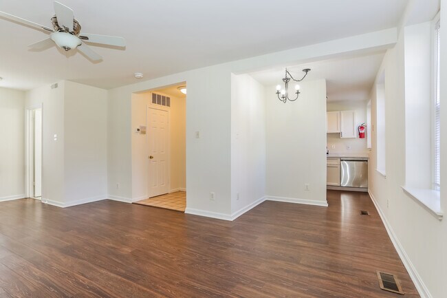 Foto del edificio - 3847 Rodman St NW