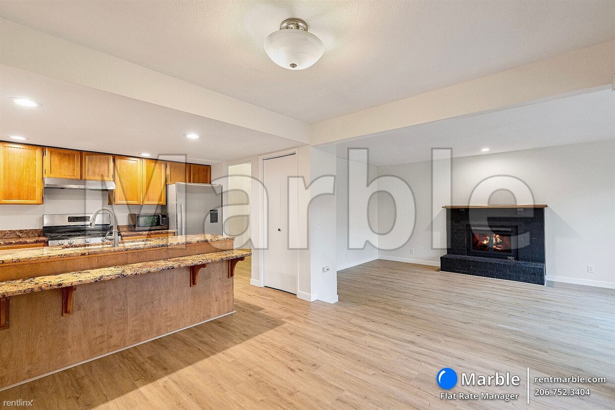 Primary Photo - 3 br, 2.5 bath Townhome - 10406 NE 17th St 1