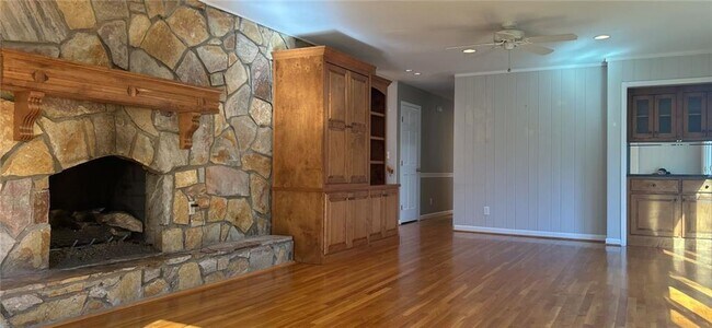 Building Photo - 8865 Huntcliff Trce