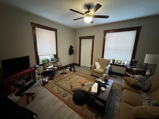 Foto del edificio - 2402 Fairview Ave
