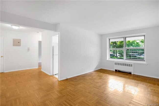 Foto del edificio - 730 Pelham Rd