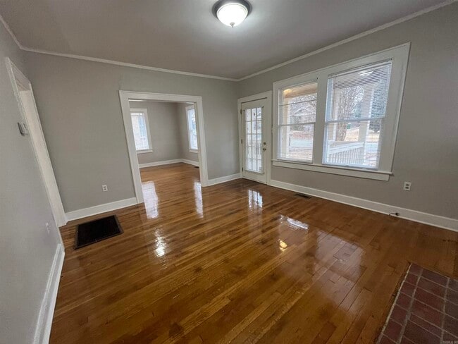 Building Photo - 218 S Valentine St