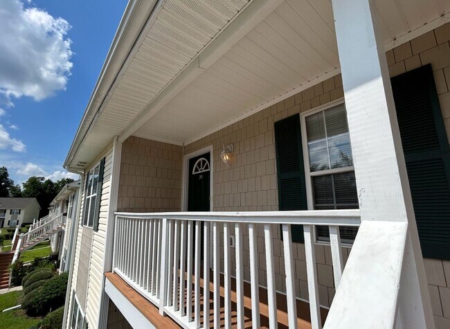 Foto del edificio - 2BR Condo in Holton Place – Pool, Porch, a...