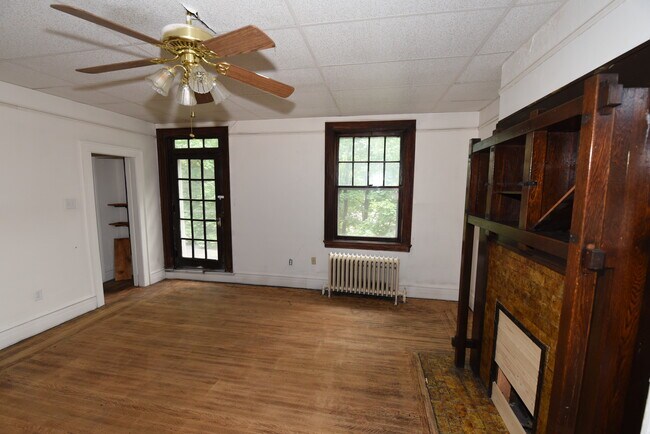 Master bedroom. - 120 3rd St