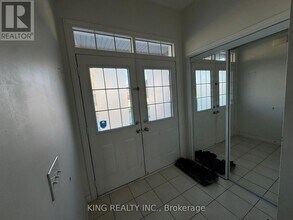 Building Photo - 18 Eastlake Rd