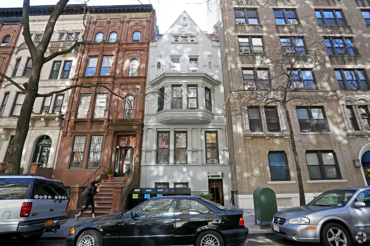 Building Photo - 28 W 90th St