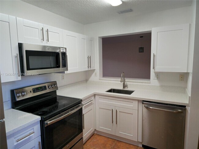 Foto del edificio - 4744 NW 114th Ave