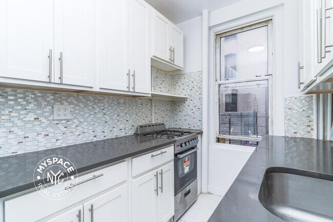 Foto del edificio - 2574 Bedford Ave
