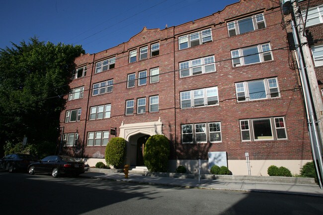 Front - 222 Summit Ave E