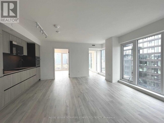 Building Photo - 2 Augusta Ave