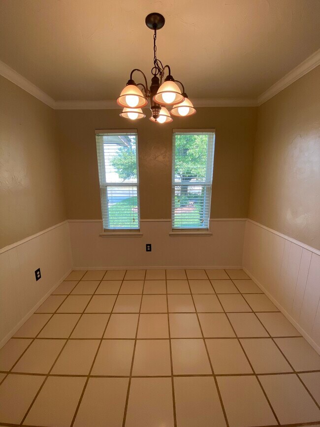 Foto del edificio - 4470 Ridgecrest Cir