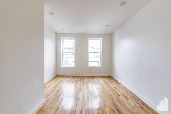Building Photo - 1638 W 18th Pl