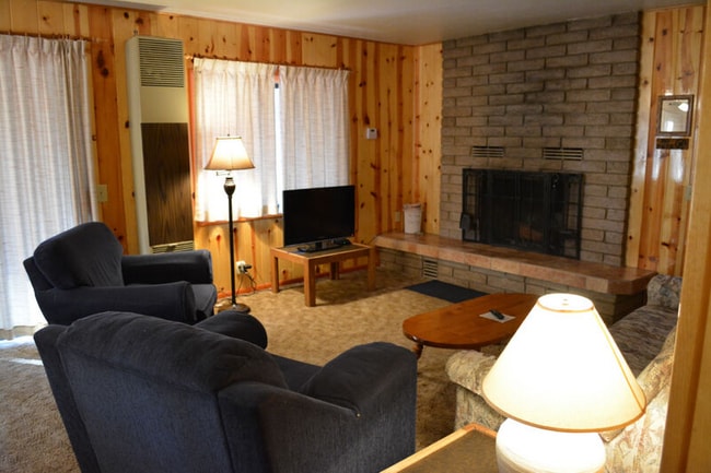 Building Photo - 237 E White Mountain Blvd