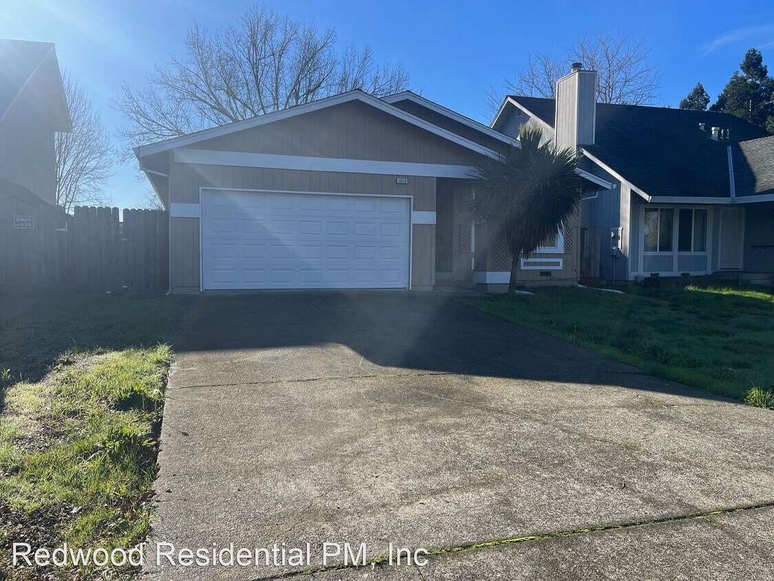 3 br, 2 bath House 1513 Golf Course Drive House Rental in Rohnert