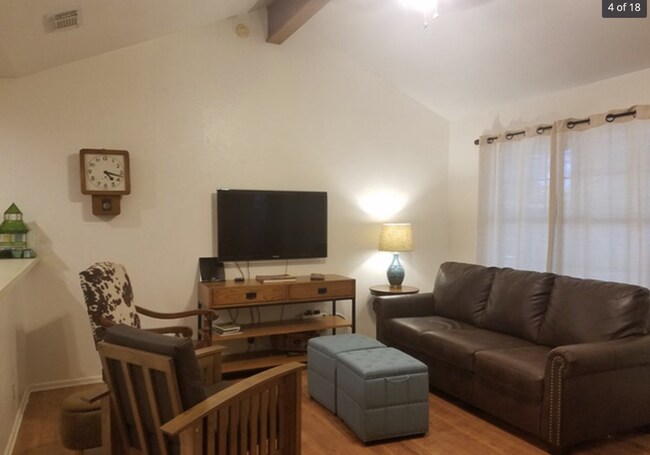 Building Photo - 135 Bluebonnet Cir