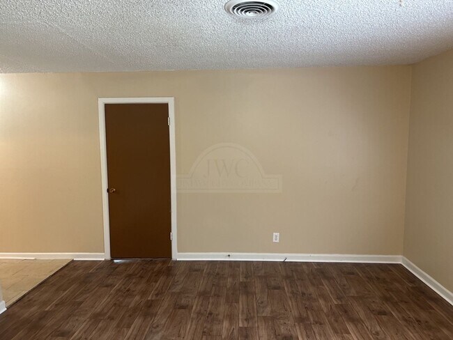 Building Photo - 505 Cardinal Ave