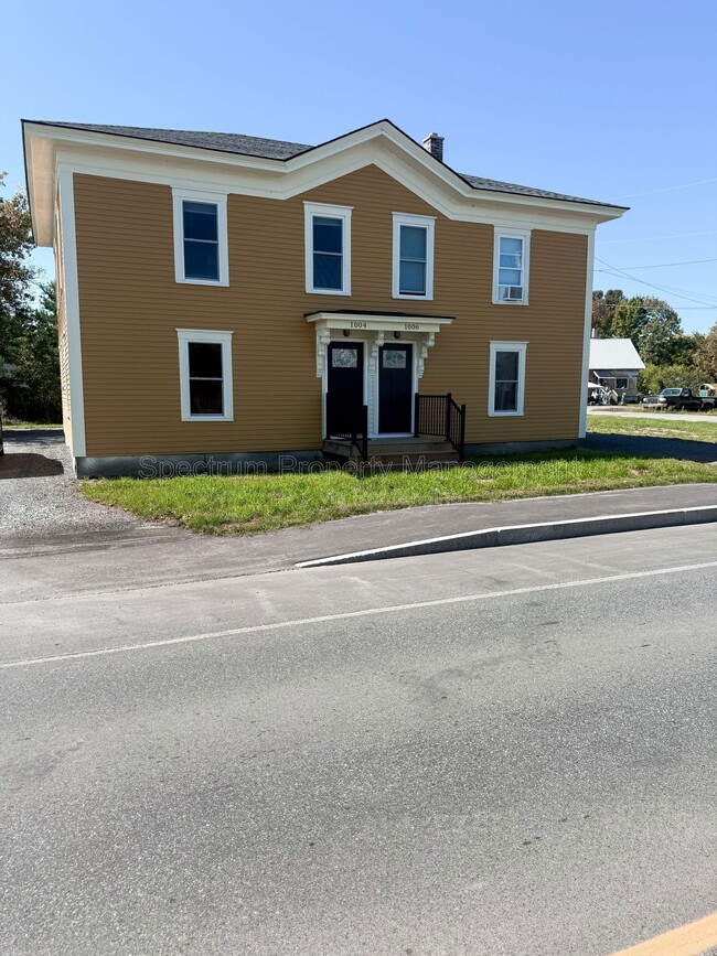 Building Photo - 1004 Main St