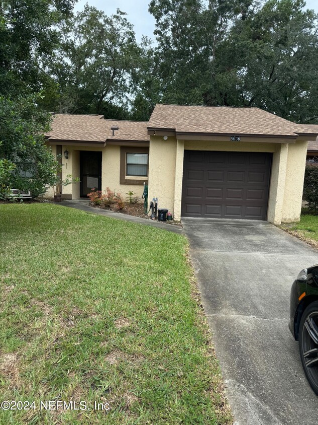 Primary Photo - 8636 Deermoss Way W
