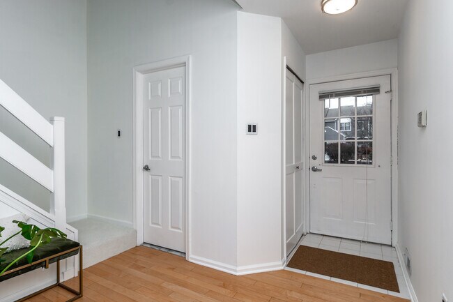 Building Photo - 111 Greenbrook Ct