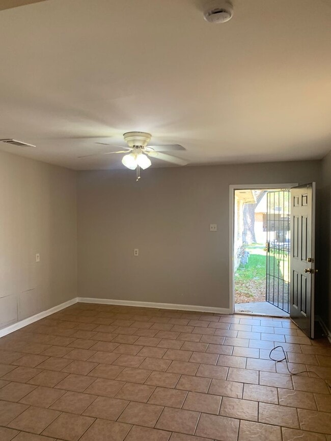 Building Photo - 8710 Dinkins St