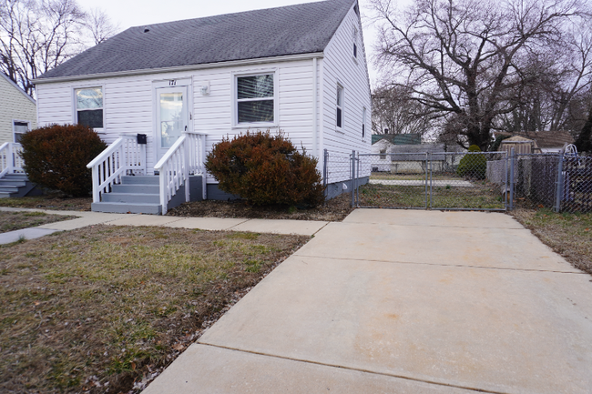 Building Photo - 171 Bannister Ave