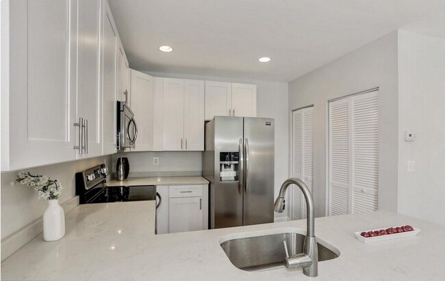 Foto del edificio - Charming 2 BR/2 BA Apartment in Petworth!