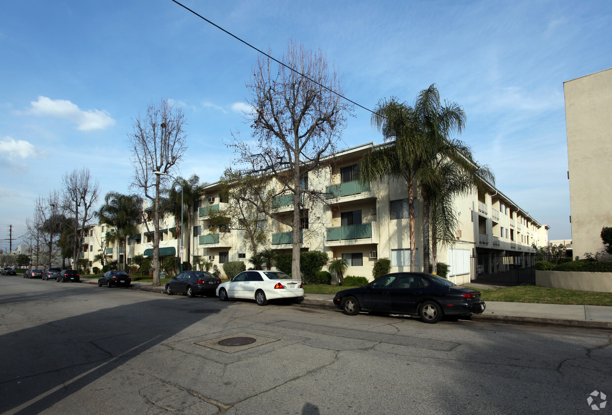 Primary Photo - Woodland Hills Plaza and Terrace