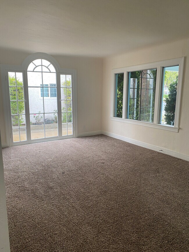Large, bright & airy Living room - 821 E Verdugo Ave